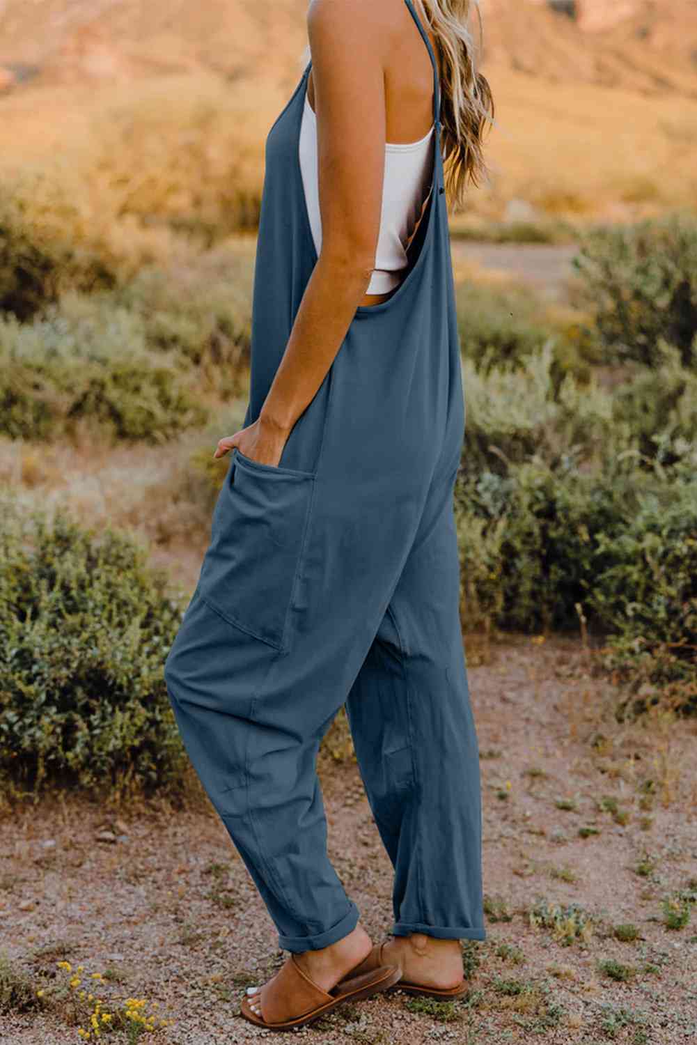 Best Selling V-Neck Sleeveless Jumpsuit with Pocket