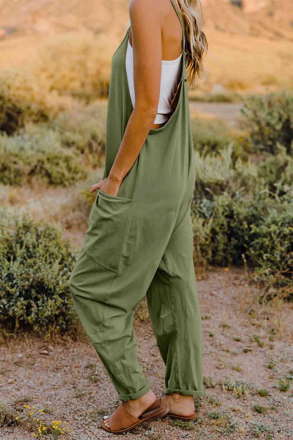 Best Selling V-Neck Sleeveless Jumpsuit with Pocket